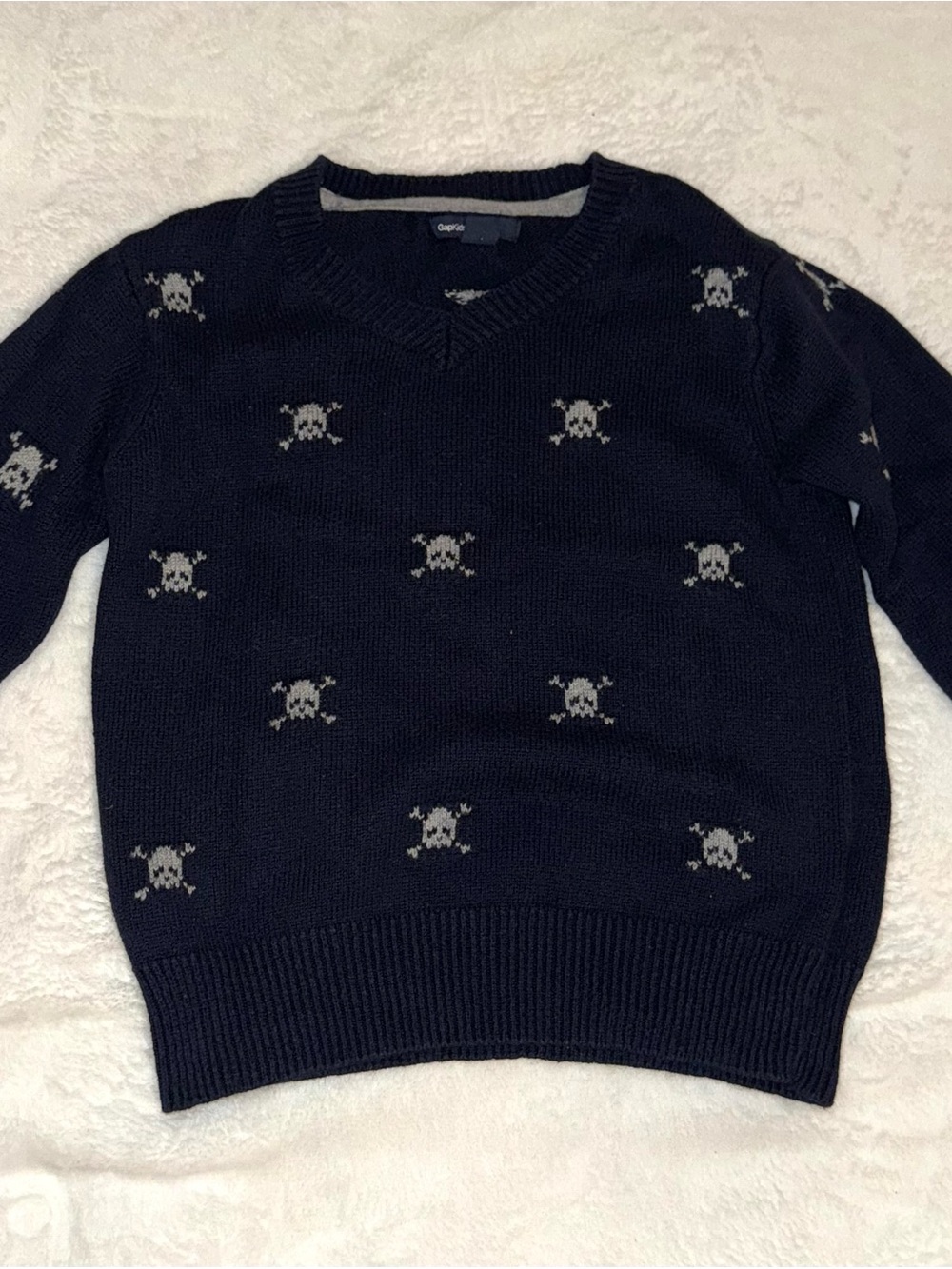 Boys GAP Navy V-Neck Sweater with Gray Skull Pattern XS (4/5)